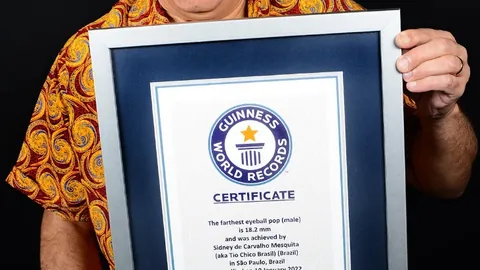 “英超连续8黄警告，乌加特或因两黄停赛两轮——据曼晚消息”